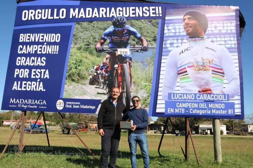 Descubrieron el cartel de ingreso que tiene como protagonista a Lucian