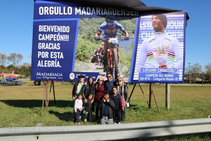 Descubrieron el cartel de ingreso que tiene como protagonista a Lucian