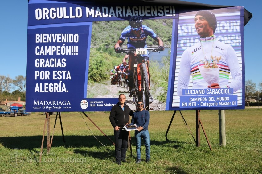 Descubrieron el cartel de ingreso que tiene como protagonista a Lucian