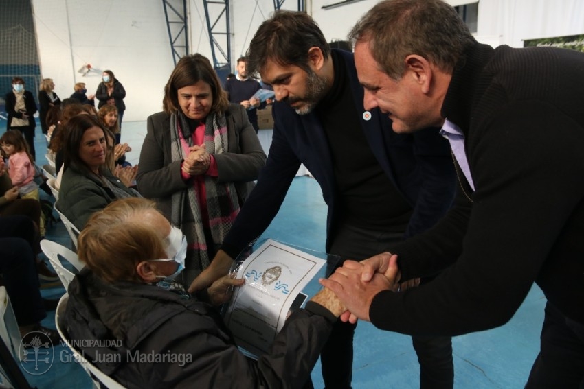 Fueron 162 los vecinos que recibieron la escritura de sus viviendas