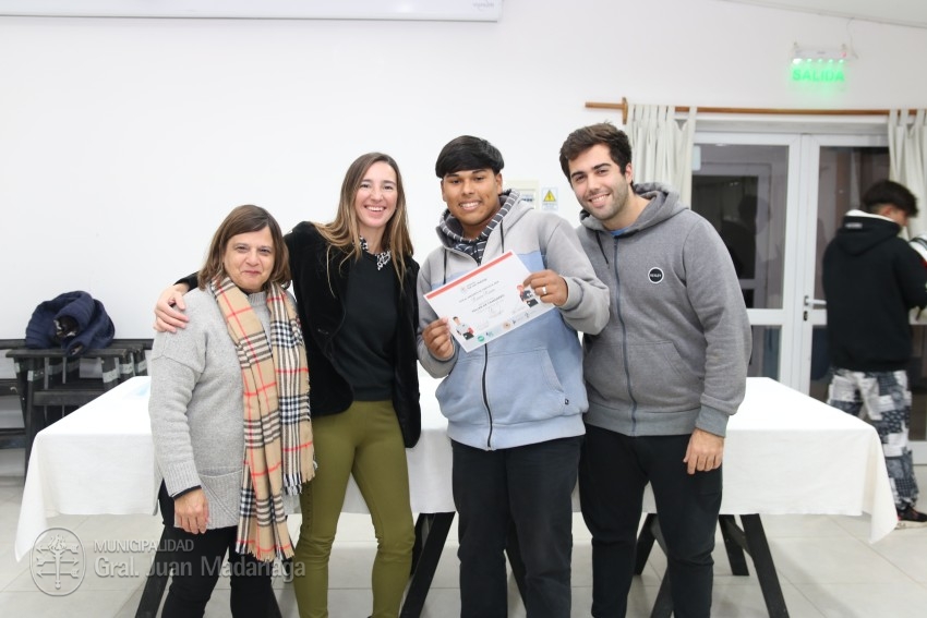 Otros 45 madariaguenses recibieron su certificado del curso de Camarer