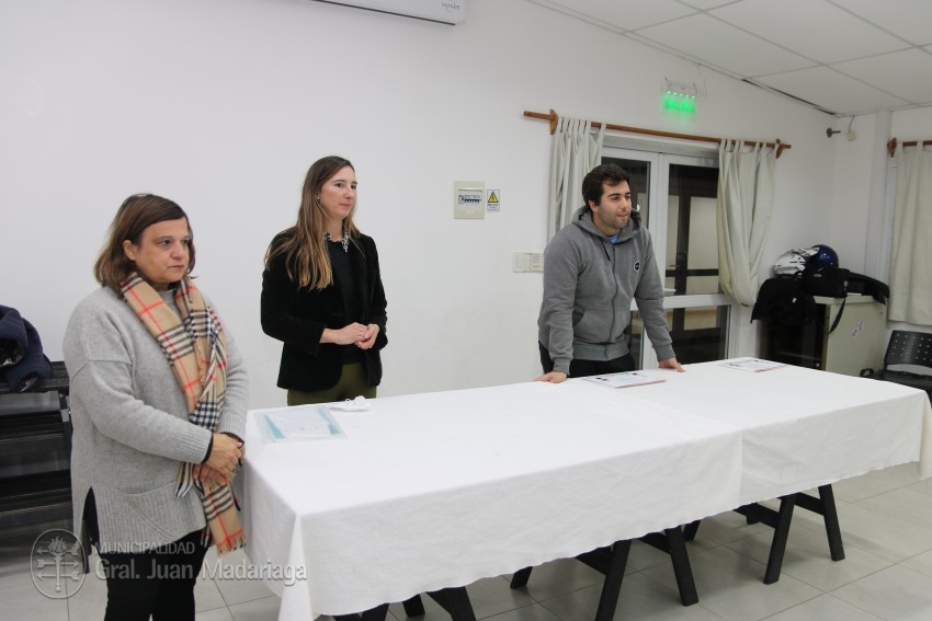 Otros 45 madariaguenses recibieron su certificado del curso de Camarer