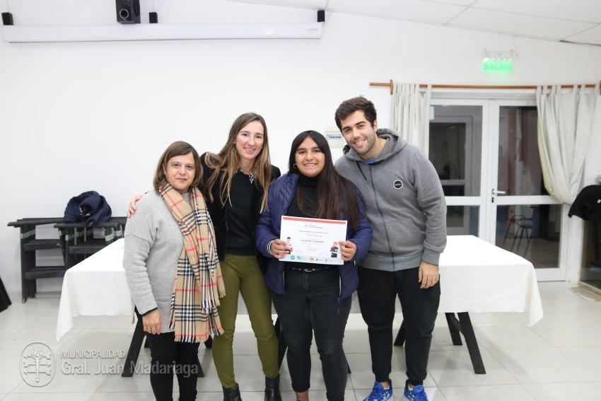 Otros 45 madariaguenses recibieron su certificado del curso de Camarer