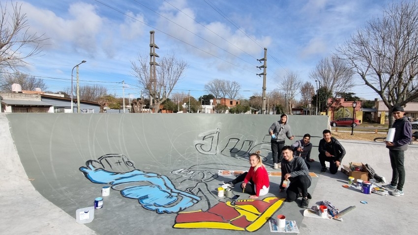 Jvenes madariaguenses pintaron la pista del skatepark
