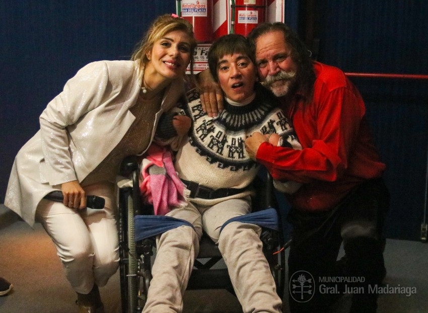 A sala llena y con un gran reconocimiento del pblico Cacho Garay pas