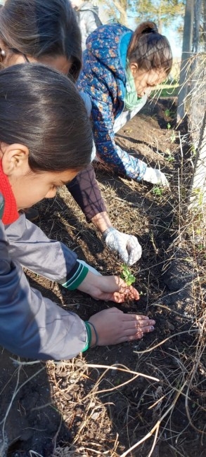Alumnos de los parajes rurales profundizan el trabajo de huertas