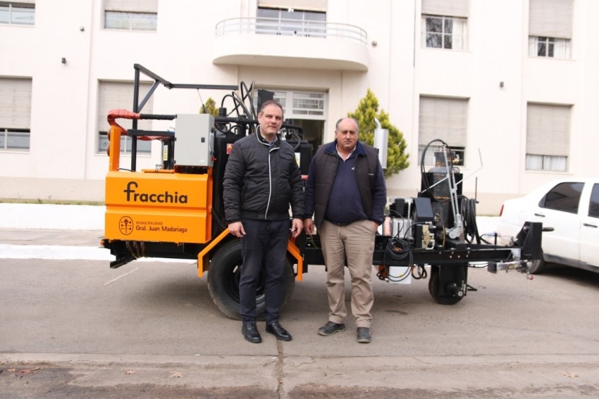 El municipio sum una selladora de juntas y fisuras