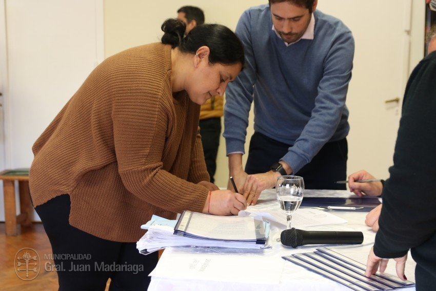 Los beneficiarios de los lotes de la quinta de Rollan firmaron los bol