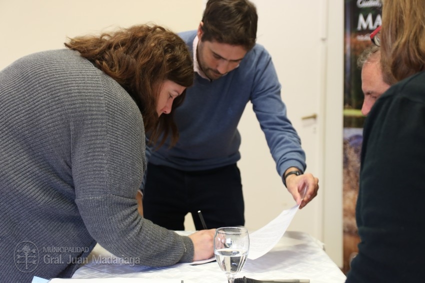 Los beneficiarios de los lotes de la quinta de Rollan firmaron los bol