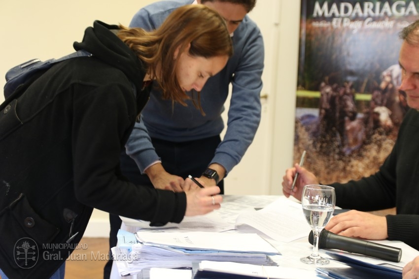 Los beneficiarios de los lotes de la quinta de Rollan firmaron los bol