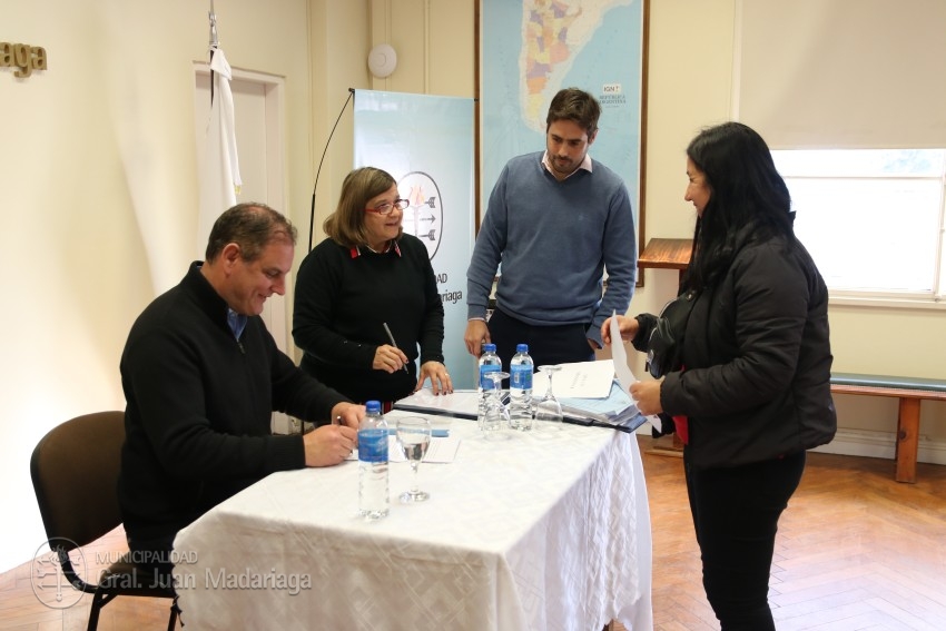 Los beneficiarios de los lotes de la quinta de Rollan firmaron los bol
