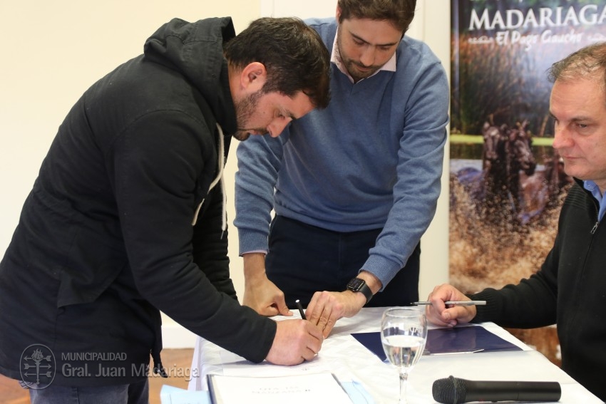 Los beneficiarios de los lotes de la quinta de Rollan firmaron los bol