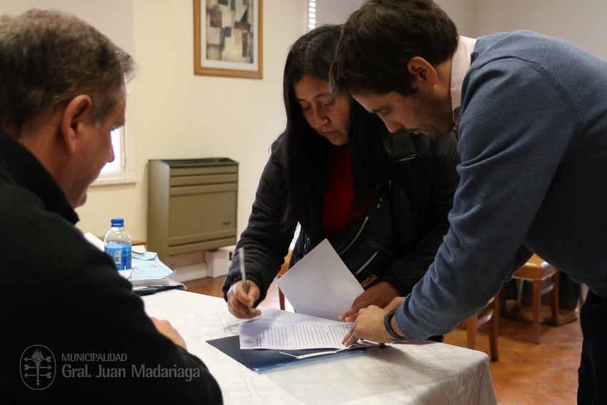 Los beneficiarios de los lotes de la quinta de Rollan firmaron los bol