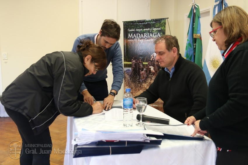 Los beneficiarios de los lotes de la quinta de Rollan firmaron los bol