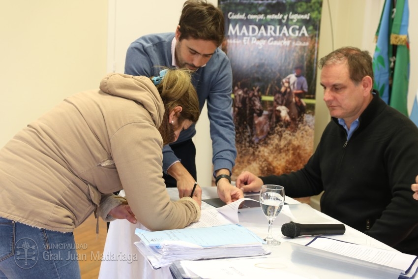 Los beneficiarios de los lotes de la quinta de Rollan firmaron los bol