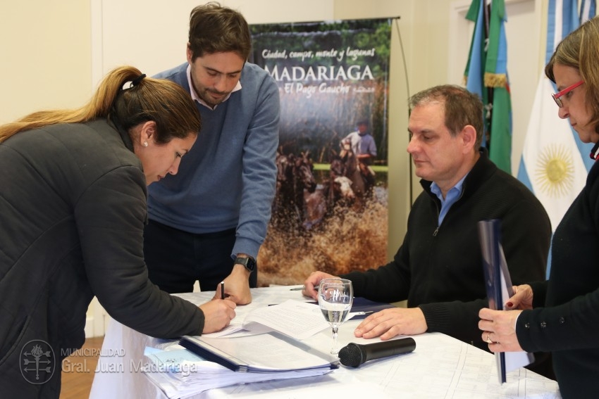 Los beneficiarios de los lotes de la quinta de Rollan firmaron los bol