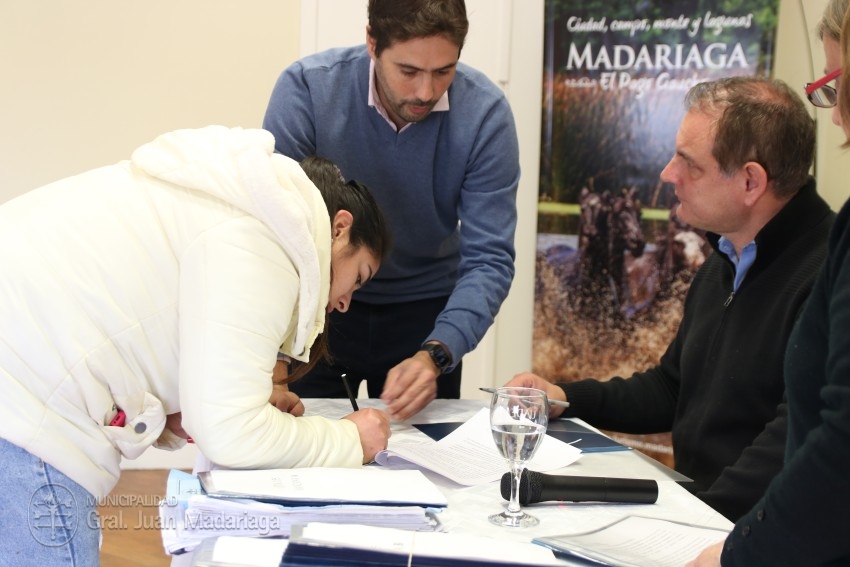 Los beneficiarios de los lotes de la quinta de Rollan firmaron los bol