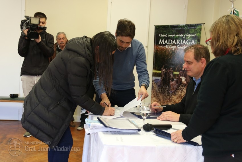 Los beneficiarios de los lotes de la quinta de Rollan firmaron los bol