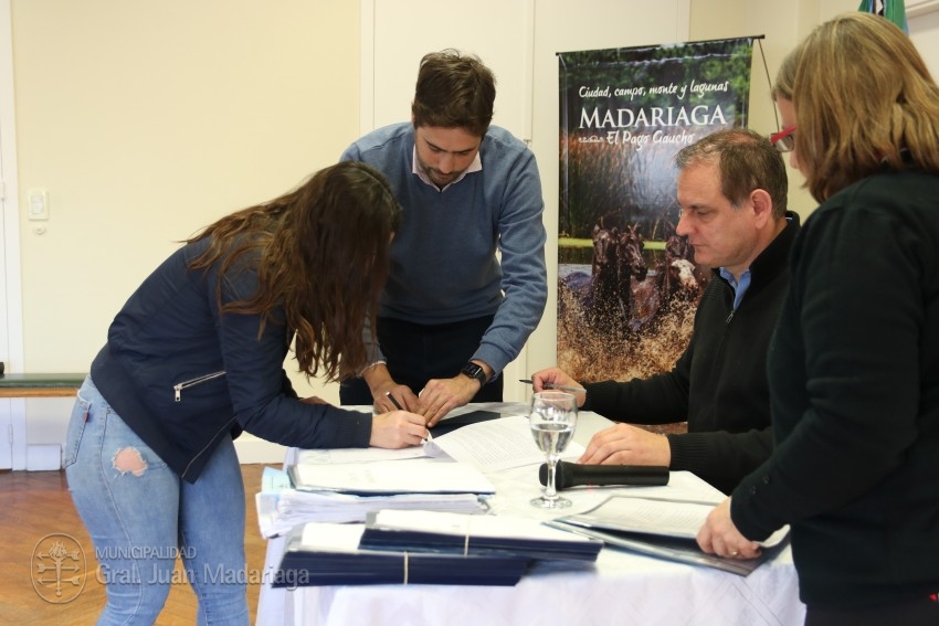 Los beneficiarios de los lotes de la quinta de Rollan firmaron los bol
