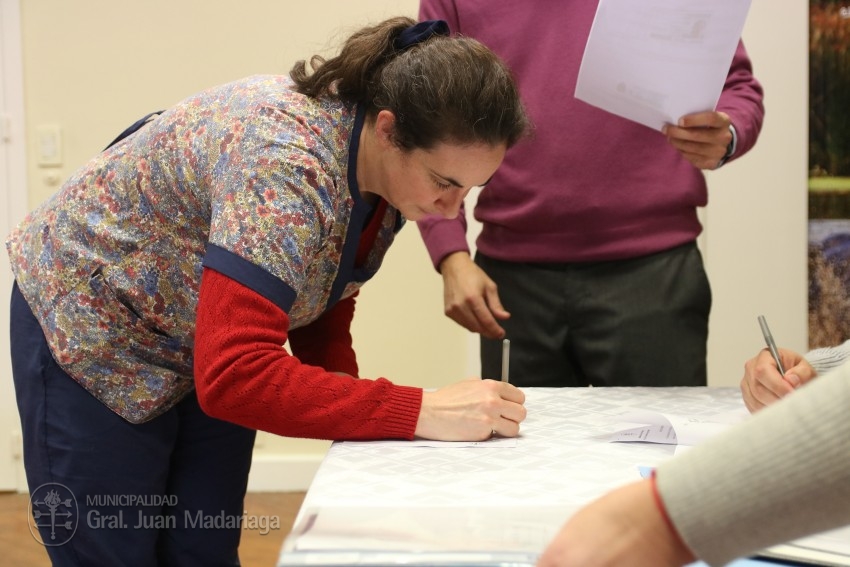 Los beneficiarios de los 16 lotes sorteados en febrero firmaron el bol