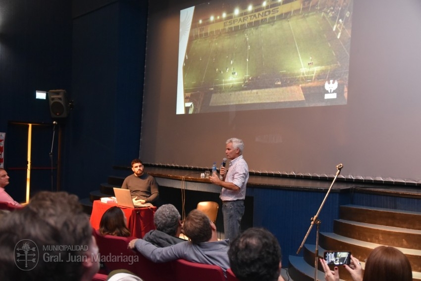 Eduardo Oderigo deslumbr� al p�blico con su charla sobre los Espartano