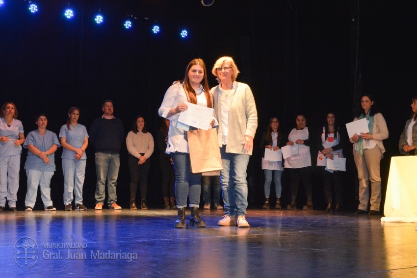 Egresados de distintas carreras terciarias tuvieron su acto de colaci