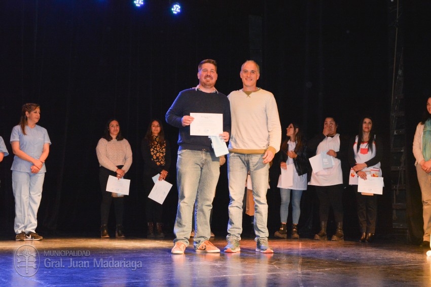 Egresados de distintas carreras terciarias tuvieron su acto de colaci