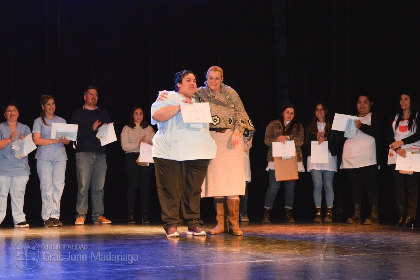 Egresados de distintas carreras terciarias tuvieron su acto de colaci