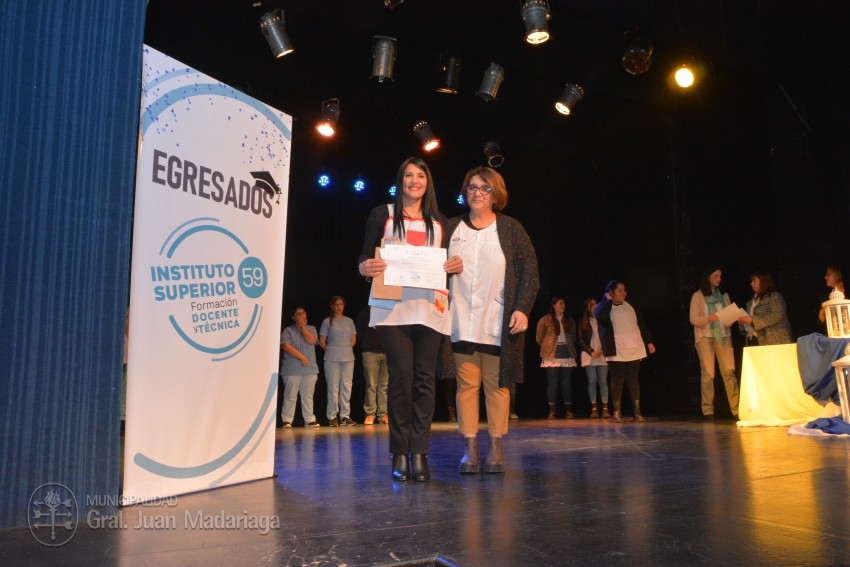 Egresados de distintas carreras terciarias tuvieron su acto de colaci