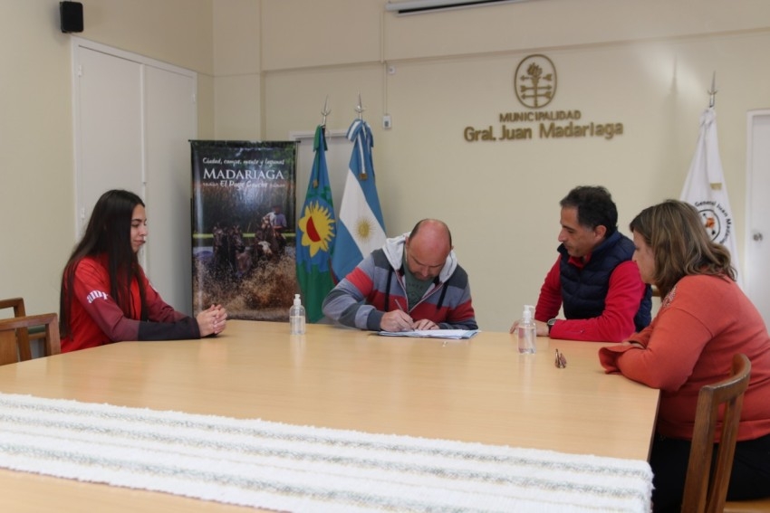 Otorgaron una ayuda econmica a la patinadora local Agustina Nicolini