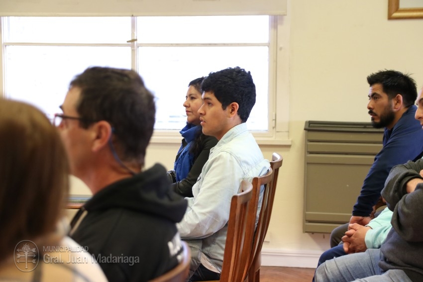 Culmin el curso de carpintera de aluminio y los participantes recibi