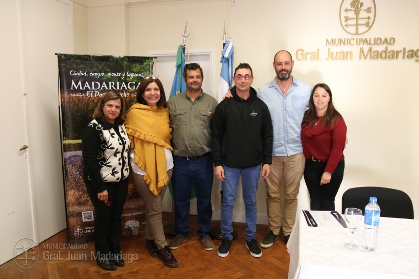 Culmin el curso de carpintera de aluminio y los participantes recibi