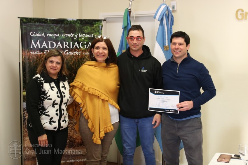 Culmin el curso de carpintera de aluminio y los participantes recibi