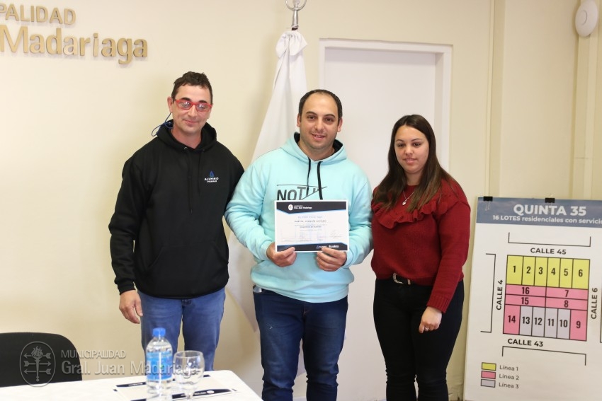 Culmin el curso de carpintera de aluminio y los participantes recibi