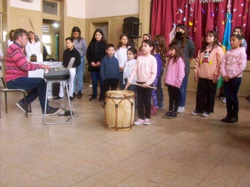 Acto central por el Da del Maestro