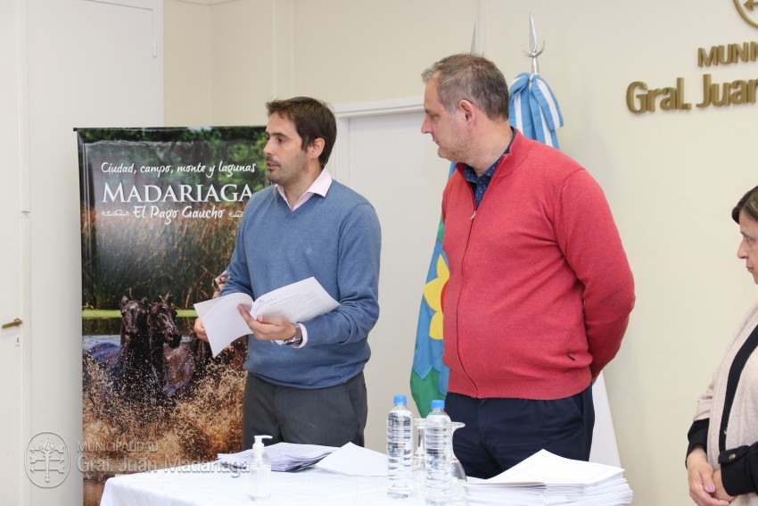 Hoy 40 vecinos firmaron los boletos de compra venta de sus lotes