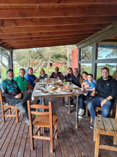 Grabaron en Madariaga un programa de Tv sobre pesca para atraer al tur