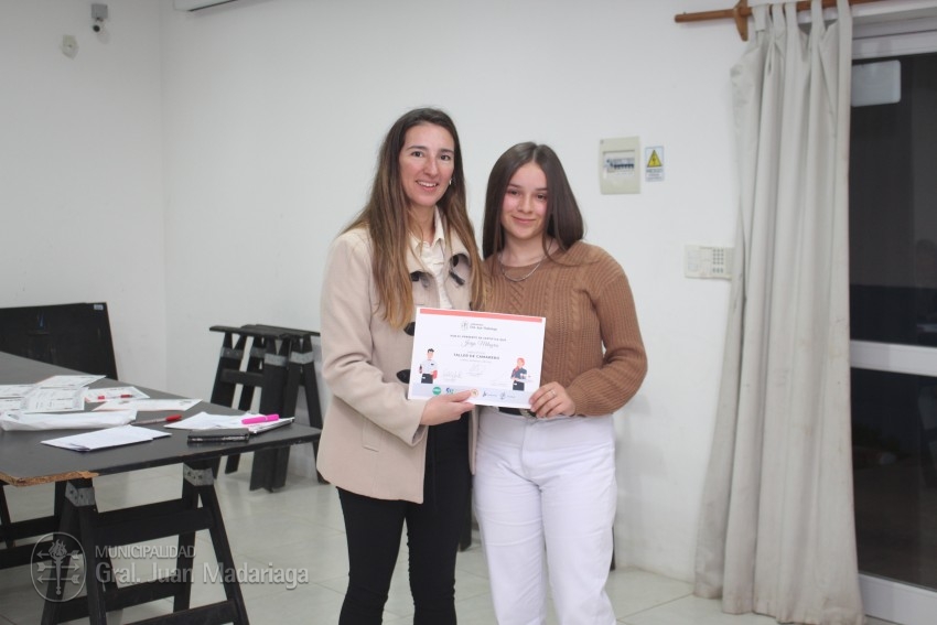 Otorgaron los certificados a 51 madariaguenses que culminaron el curso