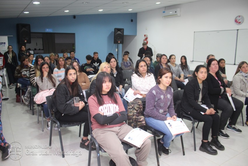 Otorgaron los certificados a 51 madariaguenses que culminaron el curso
