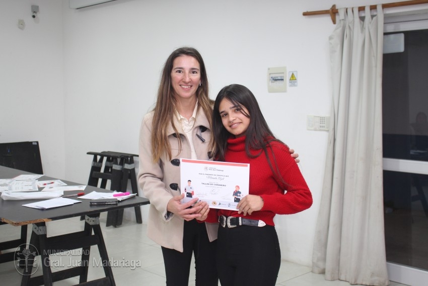 Otorgaron los certificados a 51 madariaguenses que culminaron el curso