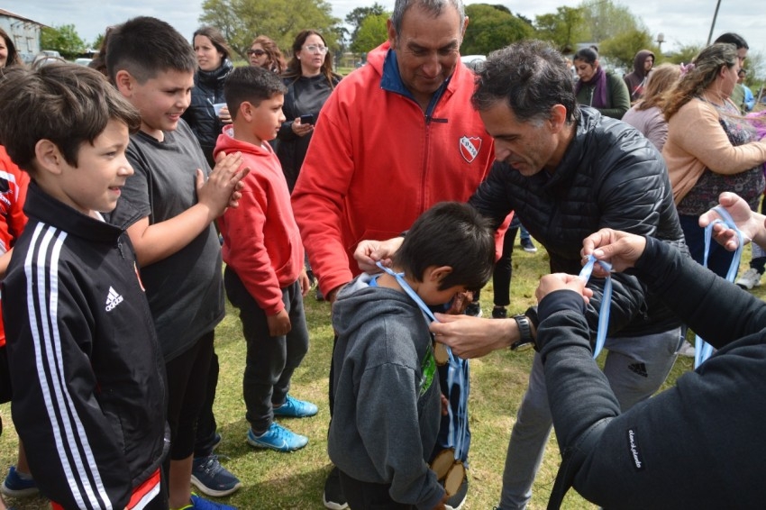 M�s de 100 chicos participaron del primer Encuentro de Escuelitas de F