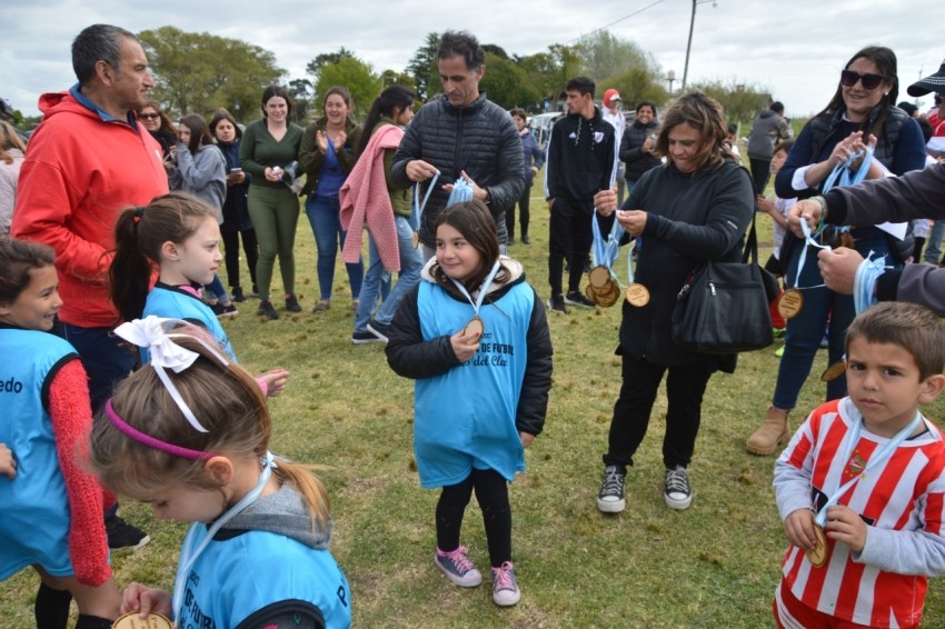 M�s de 100 chicos participaron del primer Encuentro de Escuelitas de F