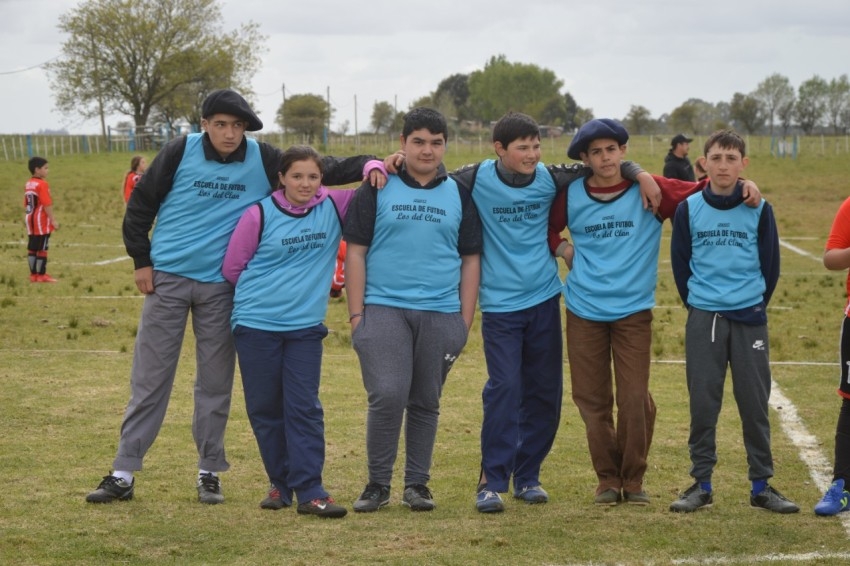 M�s de 100 chicos participaron del primer Encuentro de Escuelitas de F