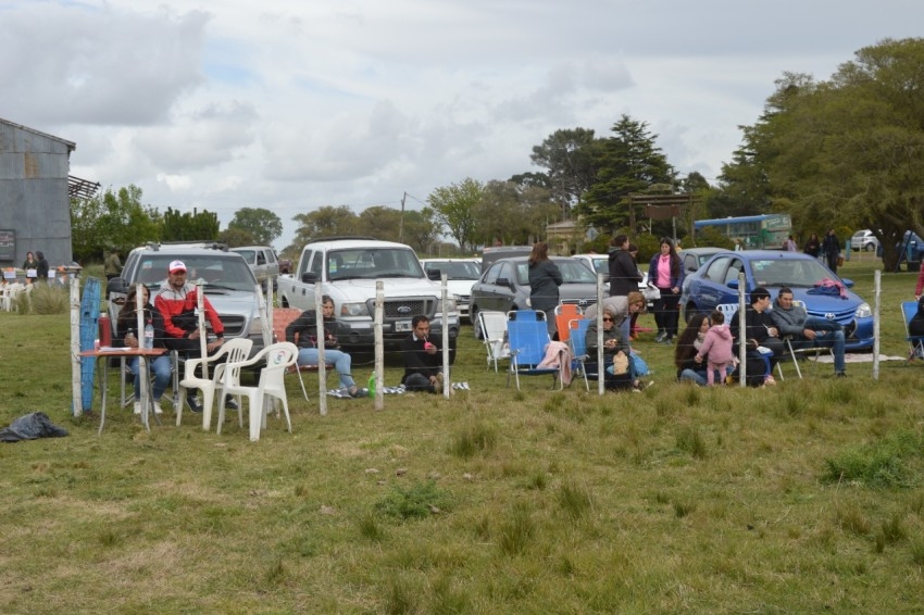 M�s de 100 chicos participaron del primer Encuentro de Escuelitas de F