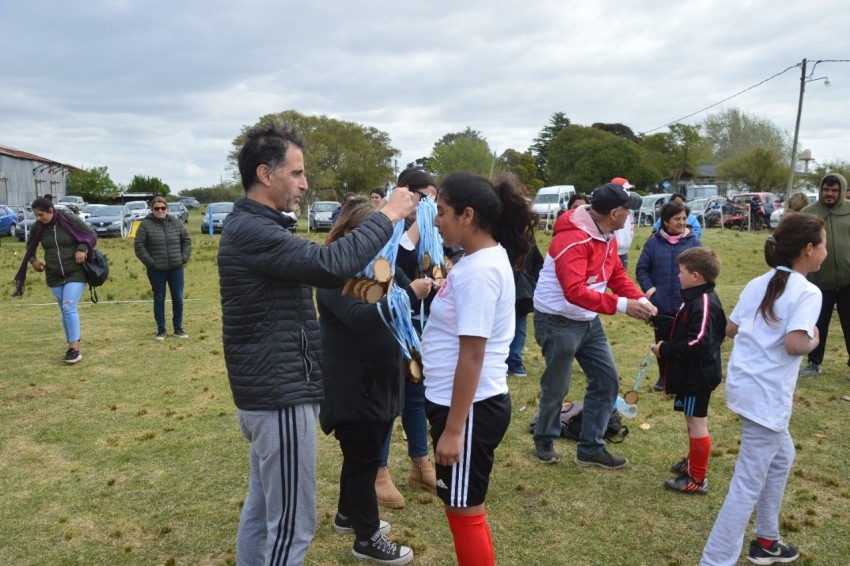 M�s de 100 chicos participaron del primer Encuentro de Escuelitas de F