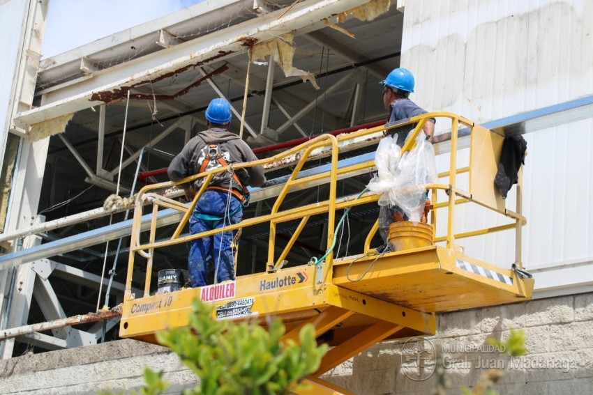 Santoro visit la obra de ampliacin de Coto y adelant que su inaugur