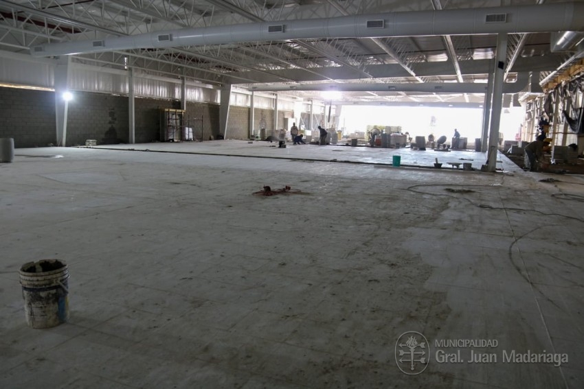 Santoro visit la obra de ampliacin de Coto y adelant que su inaugur