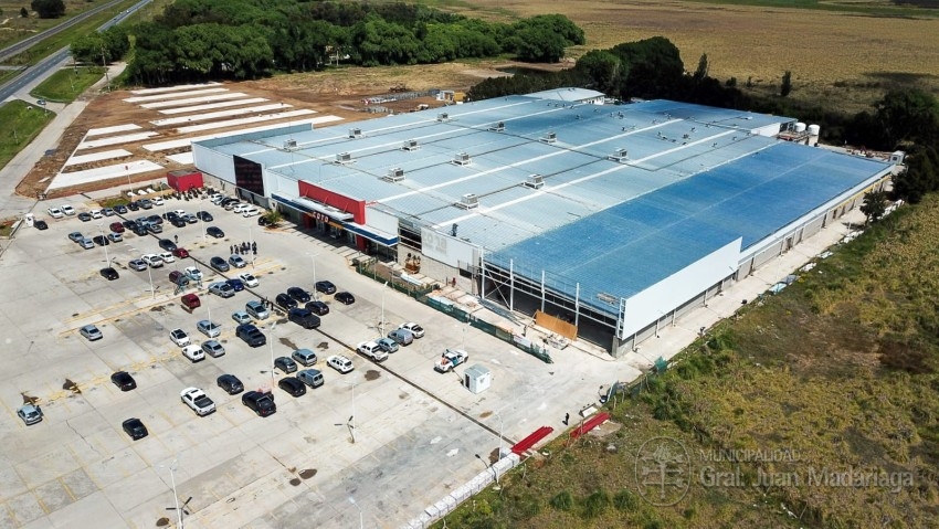 Santoro visit la obra de ampliacin de Coto y adelant que su inaugur