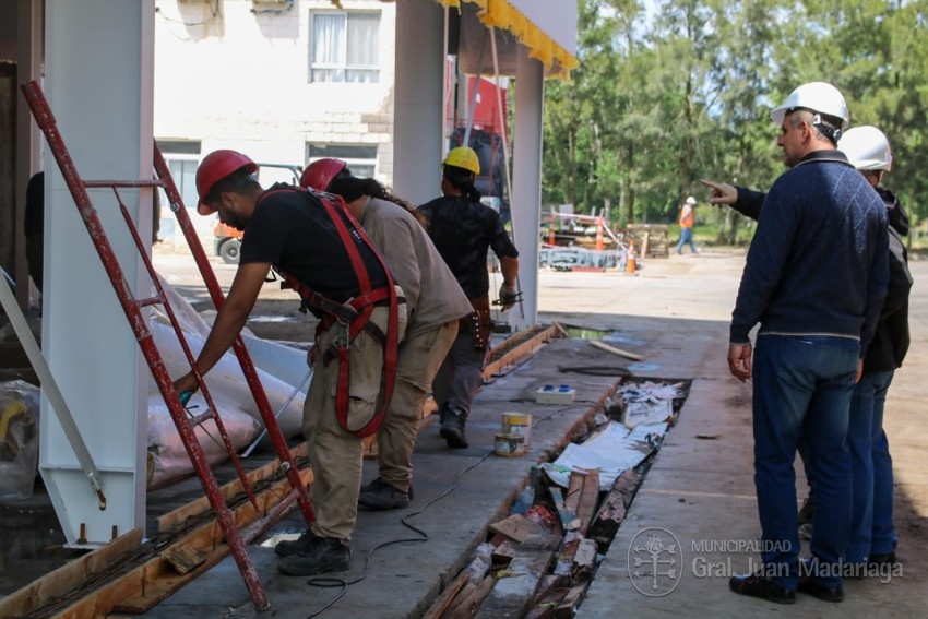 Santoro visit la obra de ampliacin de Coto y adelant que su inaugur
