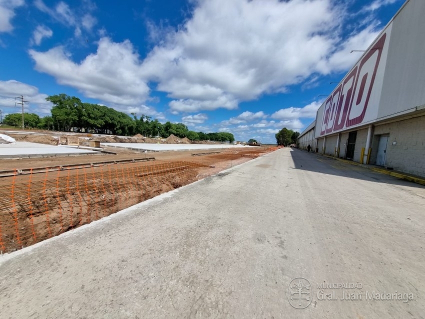 Santoro visit la obra de ampliacin de Coto y adelant que su inaugur